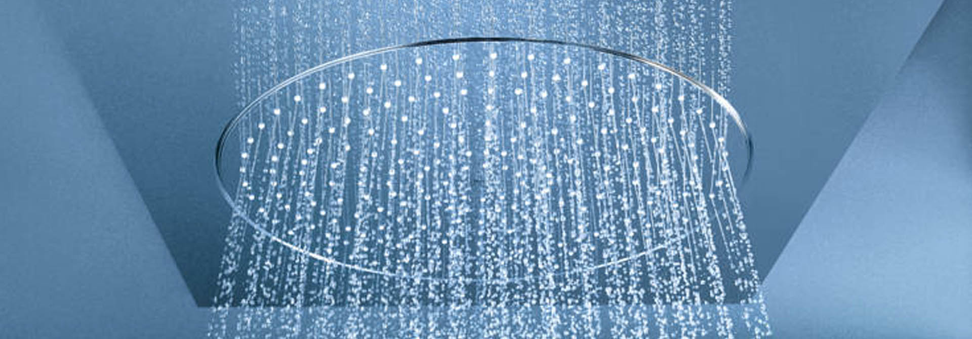 tête de douche pluie carrée, installée au plafond